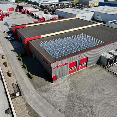 Q-Solar zonnepanelen op dak Looms Transport
